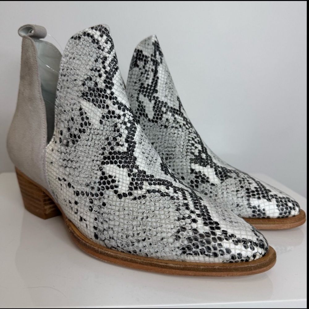 Vintage Foundry Kara  Ankle Boot Block Heel Western Leather Suede Womens 7.5 NEW